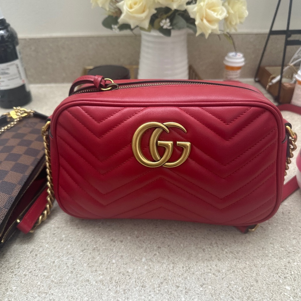 Red Gucci marmont shoulder bag small